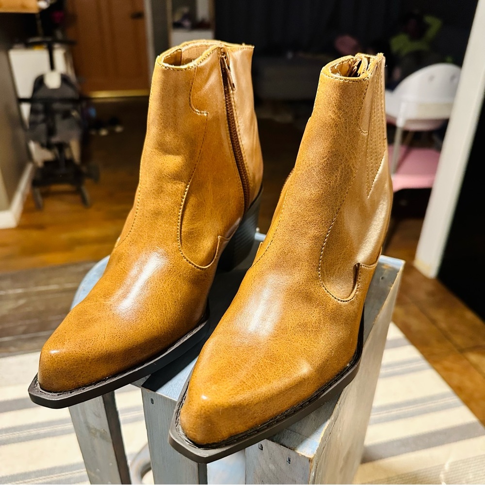Lower East Side Women’s Pointed Ankle Boots- Size 5.5